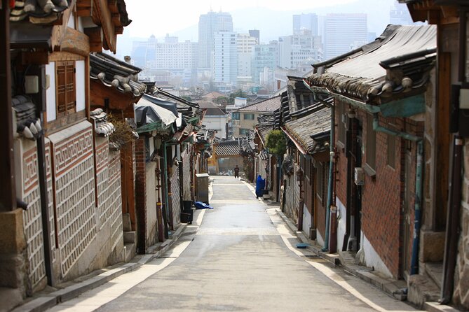[Seoul Walking Tour With Oraegage] Beyond the Hanok Door in Bukchon - Tea House Visit