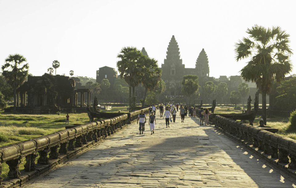 Siem Reap: Angkor Wat Small Circuit Tour With Hotel Transfer - Tour Experience