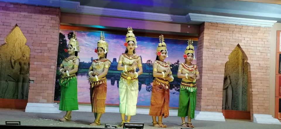 Siem Reap: Apsara Dance Show & Dinner With Tuk-Tuk Transfers - Scheduling Information