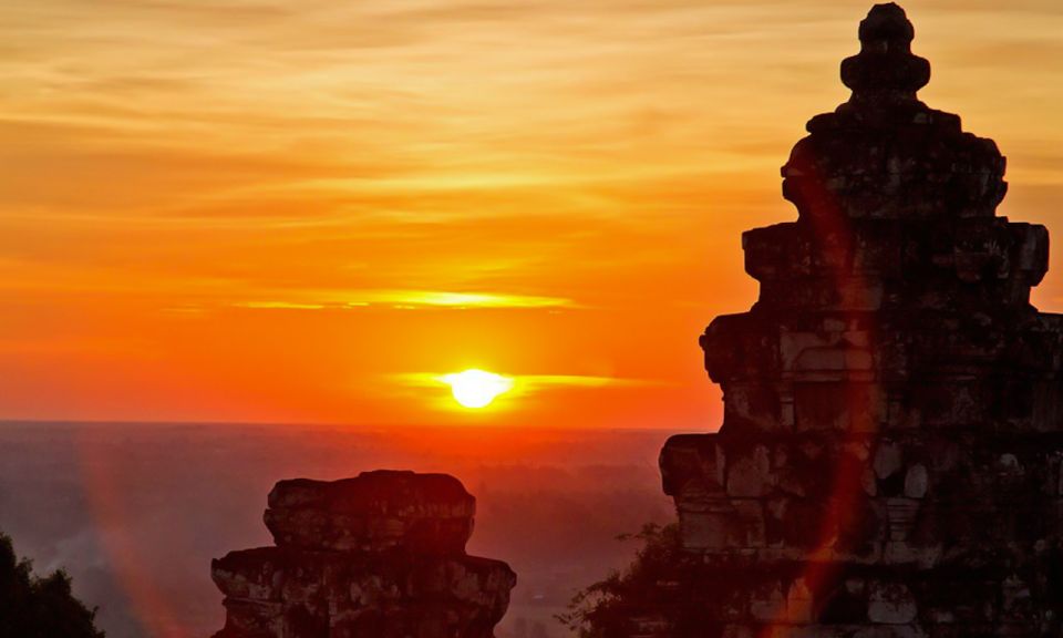 Siem Reap: Private Guided Day Trip to Angkor Wat With Sunset - Group Size Limit