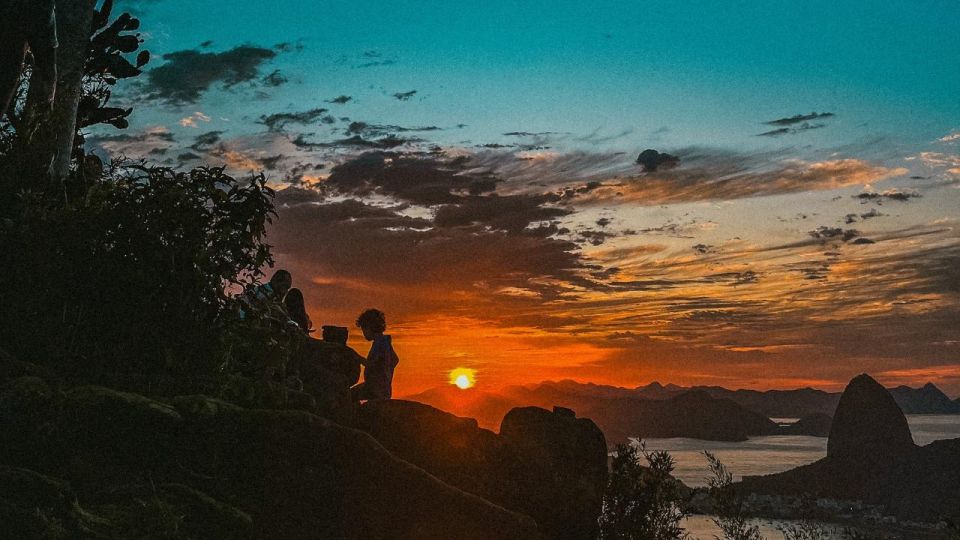 Sunrise at Dona Marta Viewpoint Christ the Redeemer - Comfort & Safety