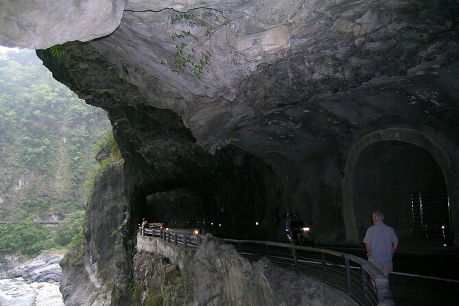 Taroko Gorge Day Tour From Taipei by Car - Scenic Stops