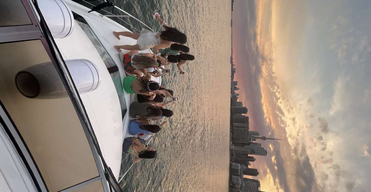 Toronto: Private Luxury Yacht Sightseeing Cruise & Prosecco - Full Description