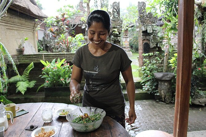 Traditional Balinese Meal in a Family Village Home in Ubud, Bali - Dining Etiquette and Customs