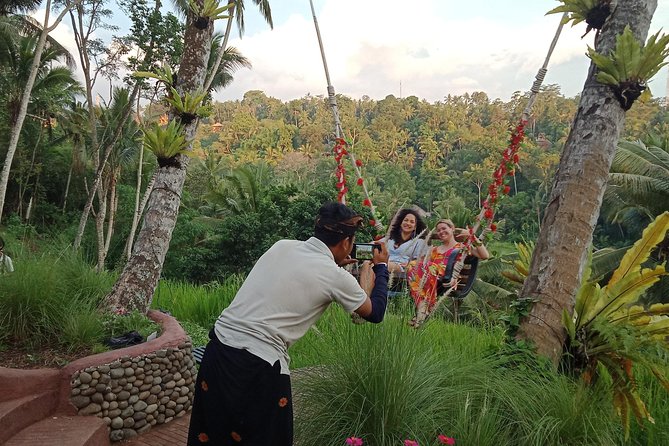 Ubud Jungle Swing Experience With Water and Hot Drinks - Photography Assistance