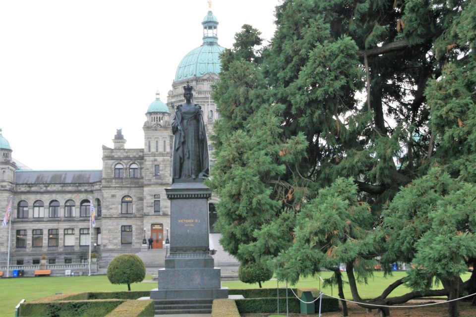 Victoria: 2.5-hour Tips-Based City Walking Tour - Itinerary and Landmarks Visited