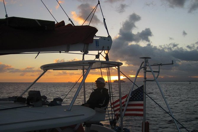 Waikiki Sunset Cocktail Cruise Including Drinks and Appetizers - Inclusions and Onboard Experience