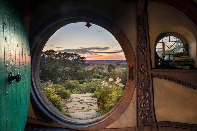 Waitomo & Hobbiton Guided Tour Departing Auckland - Sights & Experiences Overview