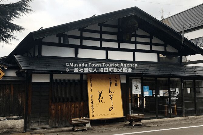 Walking Tour of Wealthy Merchants Storehouses in Akita - Guided Exploration Experience