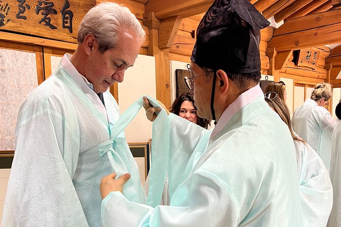 Wearing Hanbok Walking Tour in Bukchon With Liquor Tasting - Traditional Liquor Tasting Experience