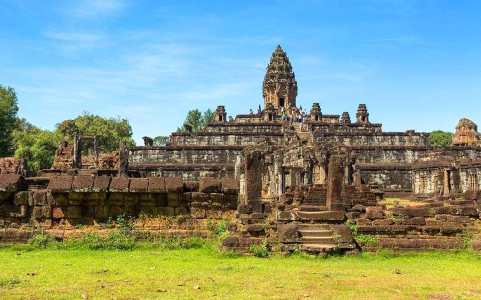 3-Day Angkor, Kompong Phluk & Roluos Temples Tour - Day Two Itinerary