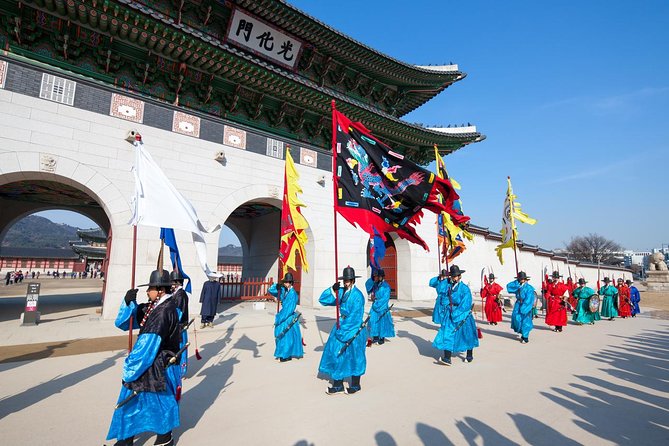 5 Sense of Seoul-Palace, Micheline Bibimbab & Tea Ceremony(Max.8) - Exploring Bukchon Hanok Village