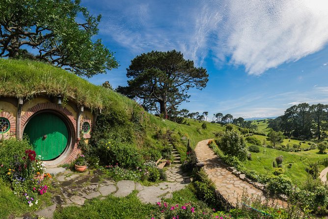 Auckland to Rotorua via Hobbiton Movie Set One-Way Private Tour - Confirmation and Accessibility
