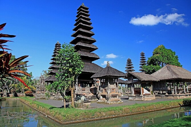 Bali Private Tour: Ulun Danu Temple, Iconic Handara Gate & Tanah Lot Sunset. - Monkey Encounters