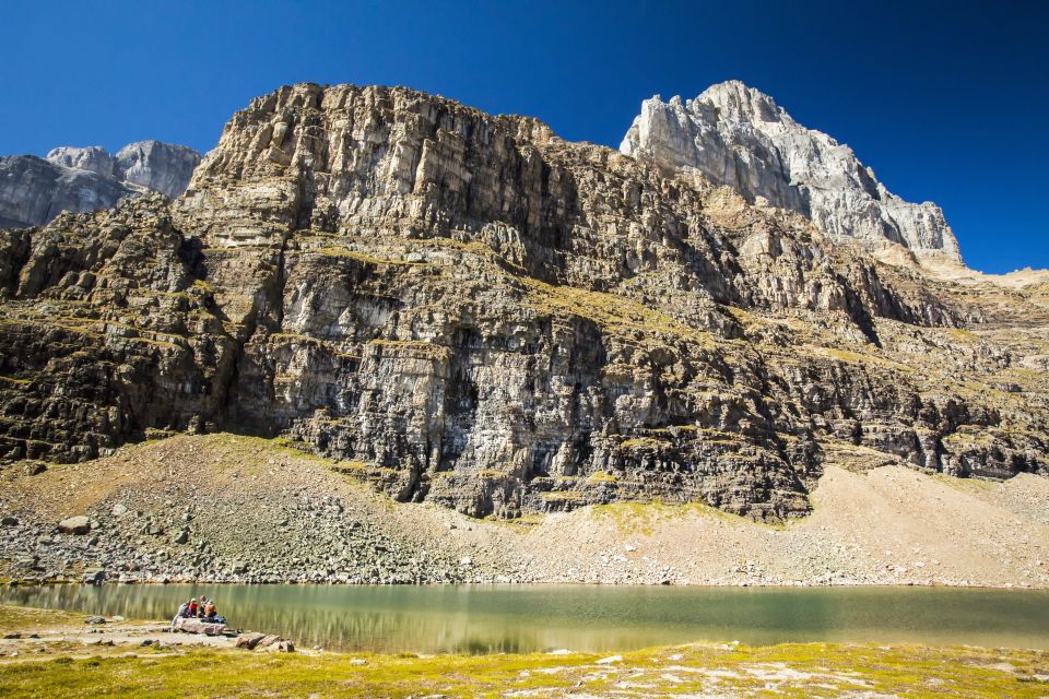 Banff National Park: Guided Signature Hikes With Lunch - Certified Guided Experience