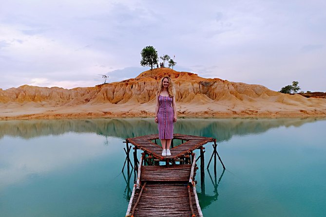 Bintan Sand Dunes and Blue Lakes Half-Day Tour With Lunch - Guide and Lunch Details