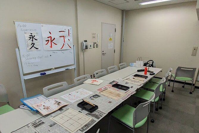Calligraphy Class, Give the Gift of Professional Work. Ginza Area - Booking and Contact