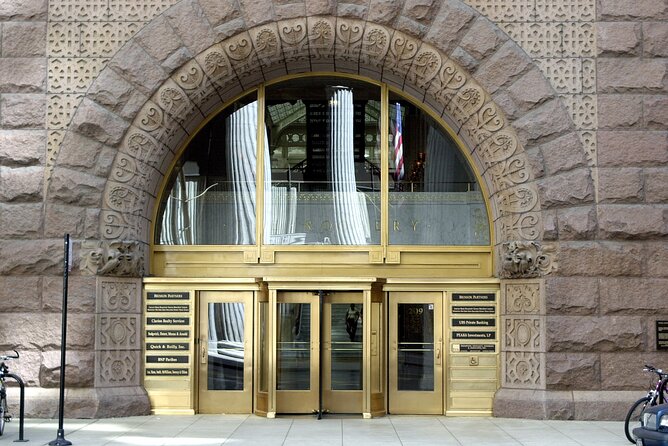 Chicago Walking Tour: Art Deco Skyscrapers Loop - Docent Experience