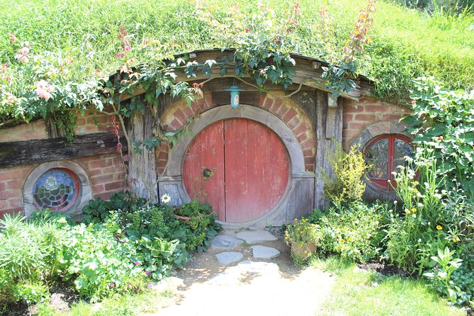 Hobbiton Afternoon Tour in Luxury Minibus From Auckland to Auckland - Luxury Minibus Transport