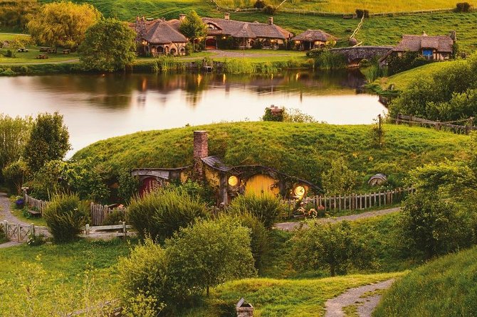 Hobbiton Movie Set and Waitomo Glowworm Caves Guided Day Trip From Auckland - Tour Itinerary and Activities