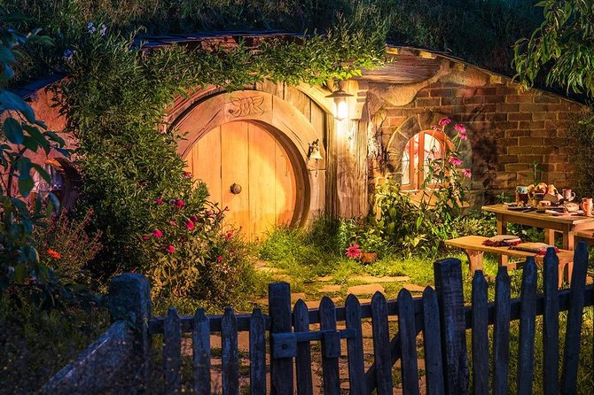 Hobbiton Movie Set Small Group Tour From Auckland - Guide and Driver Insights