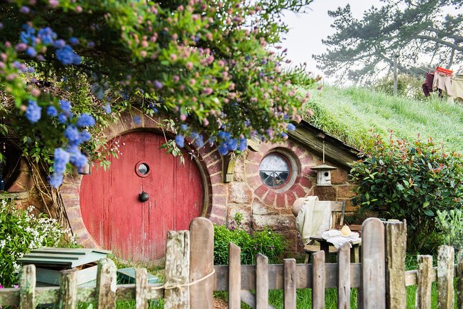 Hobbiton Movie Set Small Group Tour & Lunch Combo From Auckland - Booking and Cancellation Policies