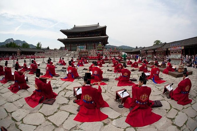 Insadong / Gyeongbok Palace / Hanok Village / Gwangjang Market (Korea Day Tour) - Language Options and Duration