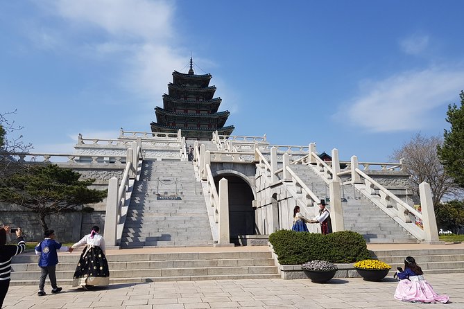 Korean Palace and Market Tour in Seoul Including Insadong and Gyeongbokgung Palace - Tour Guide Highlights