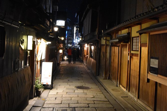 Kyoto Gion Night Walk & Japanese Whiskey Bar - Included Refreshments