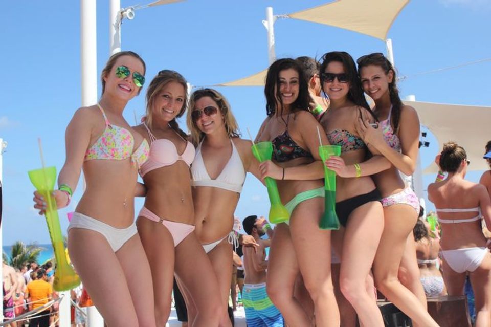 Las Vegas Pool Party Crawl by Party Bus W/ Free Drinks - Sum Up