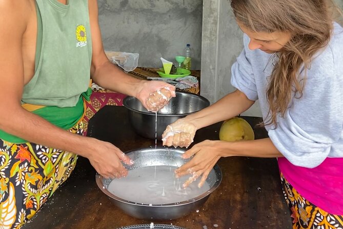 Make Traditional Bali Coconut Oil With a Balinese Family - Sum Up