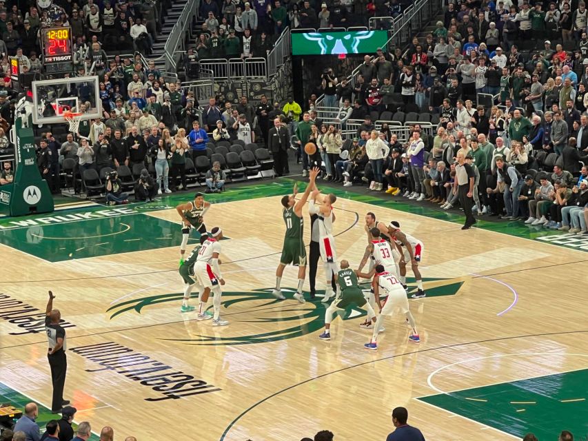 Milwaukee: Milwaukee Bucks Basketball Game Ticket - Local Experience