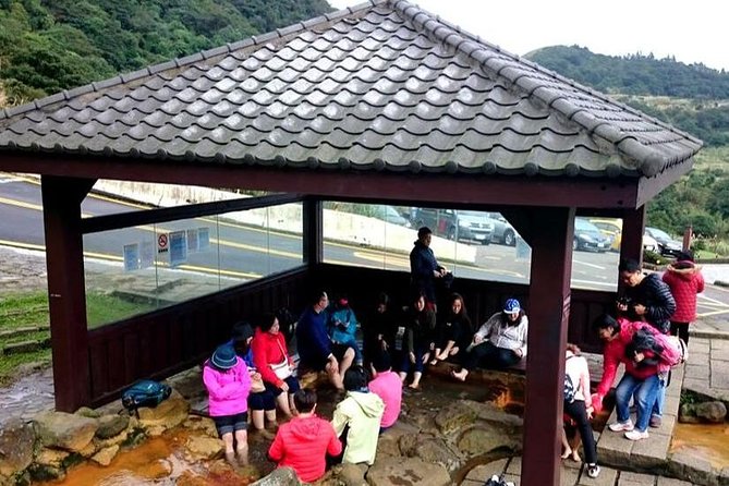 N105 Yangmingshan National Park Jinshan Old Street Yeliu Day Tour (10h) - Meeting and Pickup Details