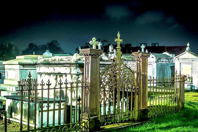 New Orleans Dead of Night Ghosts and Cemetery Bus Tour - Specific Review Highlights