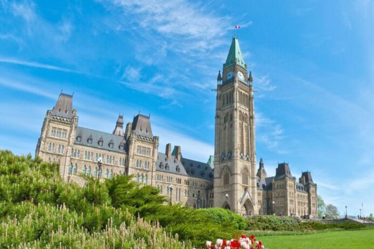Ottawa: Private Custom Tour With a Local Guide