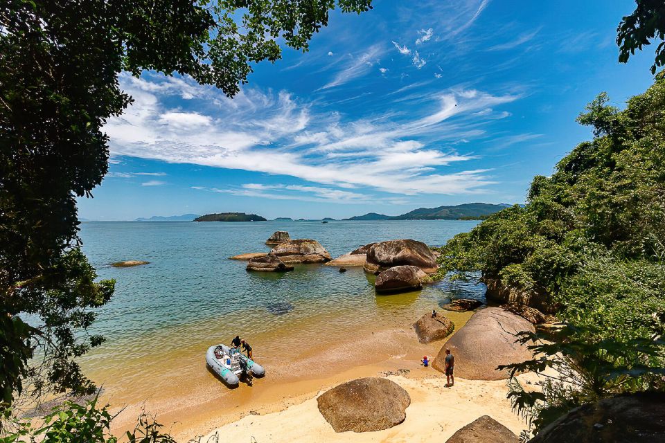 Paraty Bay: Islands & Beaches Boat Tour With Snorkeling - Boat Tour Highlights