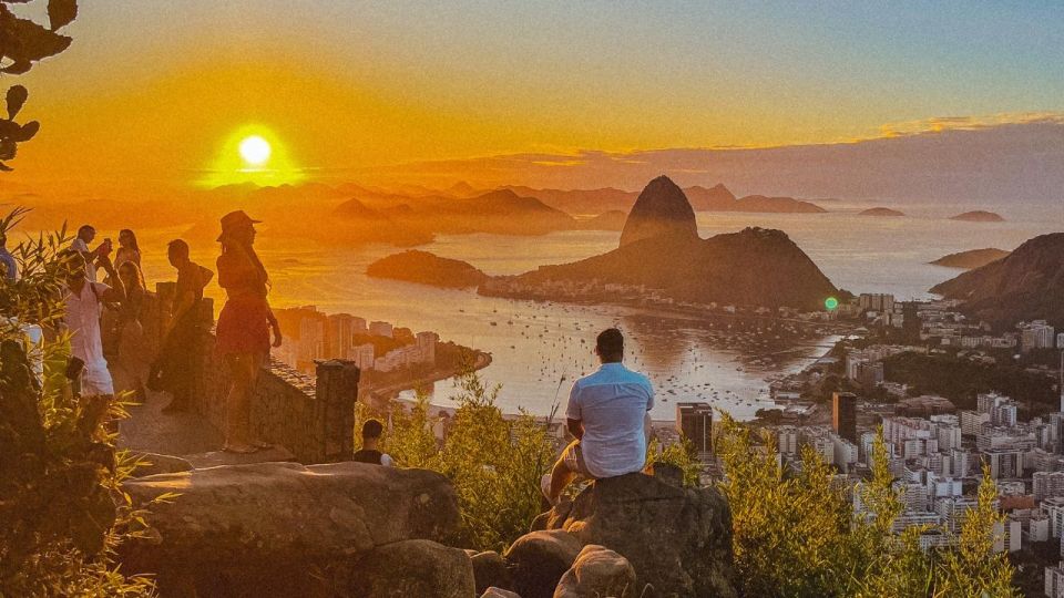 Sunrise at Dona Marta Viewpoint Christ the Redeemer - Sum Up