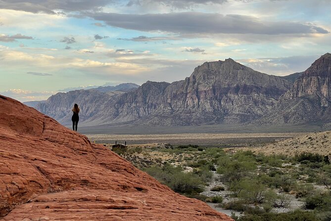Sunset Hike and Photography Tour Near Red Rock With Optional 7 Magic Mountains - Guides and Overall Experience
