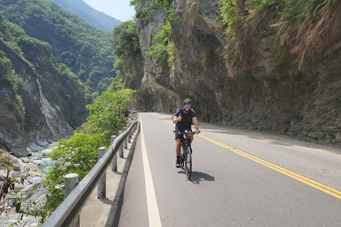 Taroko Gorge Cycling Tour / Taroko Cycling - Meet Your Guides