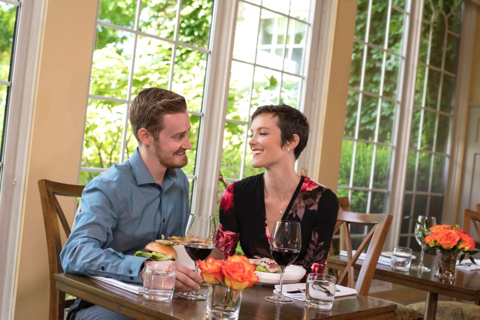 Toronto: Niagara Wineries Tasting Tour & Optional Lunch - Sample Wines at Top Wineries