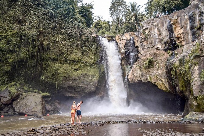 Ubud Highlights Short Day Trip With Monkeys and Waterfall - Traditional Balinese Lunch