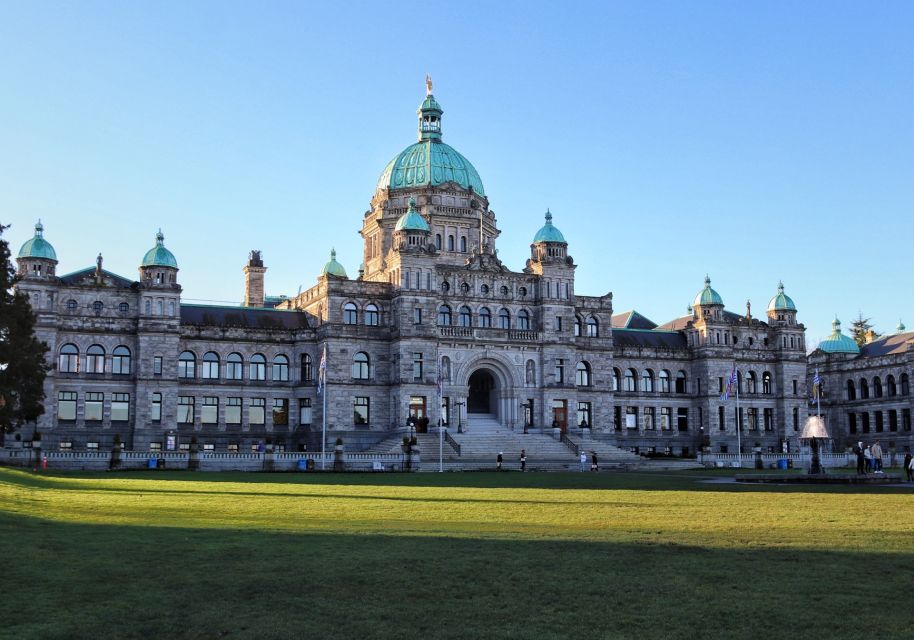Victoria: Scavenger Hunt and City Highlights Walking Tour - Reviews