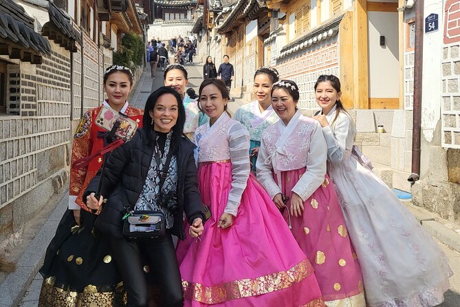 Wearing Hanbok Walking Tour in Bukchon With Liquor Tasting - Photo Opportunities in Bukchon