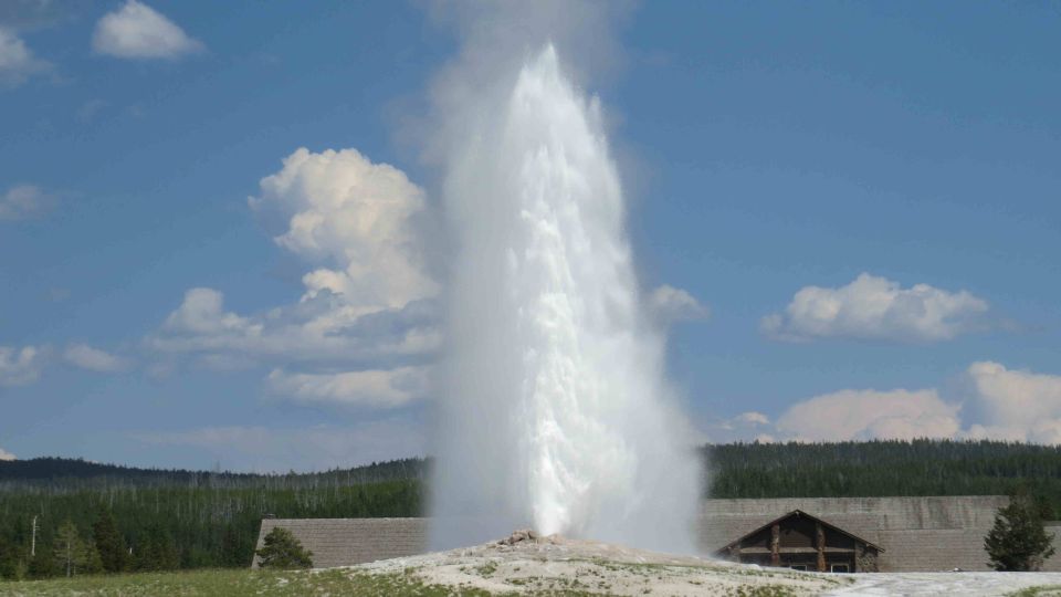 West Yellowstone: Yellowstone Day Tour Including Entry Fee - Booking Details and Cancellation Policy