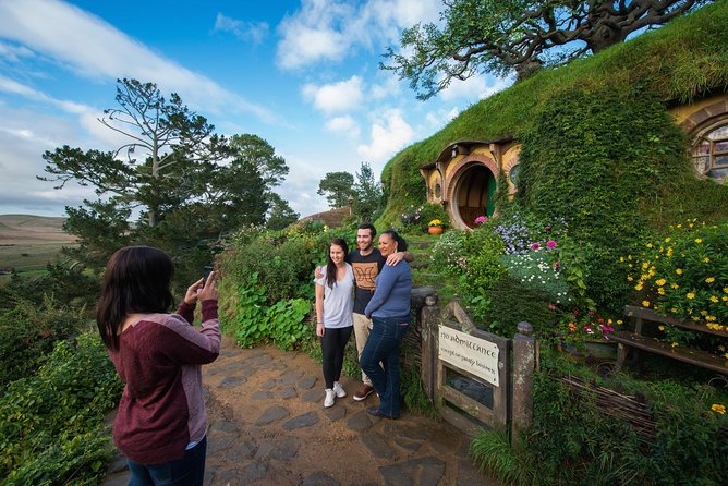 Auckland to Rotorua via Hobbiton Small Group Tour (One Way) - Common questions