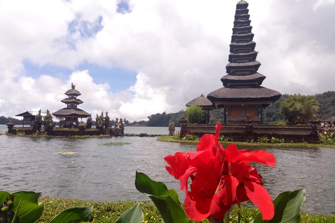 Bali Private Tour: Ulun Danu Temple, Iconic Handara Gate & Tanah Lot Sunset. - Sunset Serenity