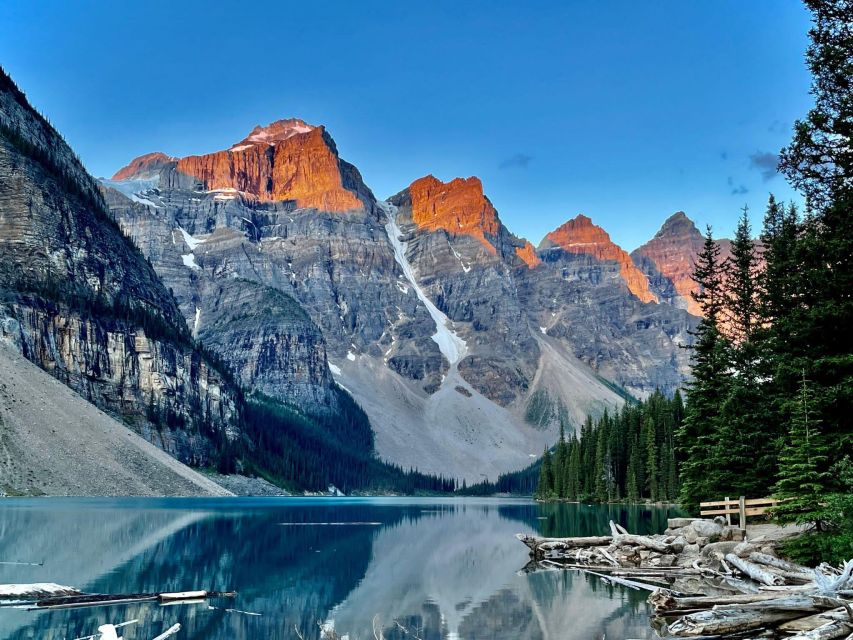 Banff/Canmore: Sunrise Experience at Moraine Lake - Background