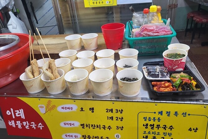 Free Lunch! Gyeongbok-gung Hanbok, Seochon Village, Tongin Market - Tongin Market Shopping Tips