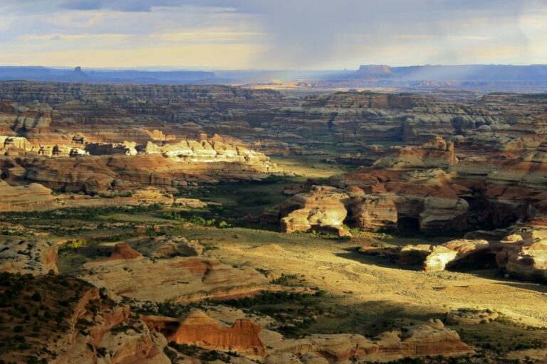 From Moab: Lavender Canyon 4×4 Drive & Hiking Combo Tour