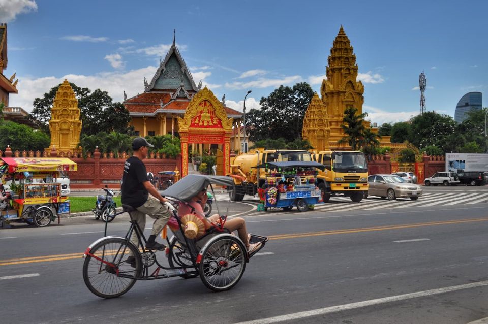 Hidden Phnom Penh City Guided Tour, Royal Palace, Wat Phnom - Cyclo Tour Experience